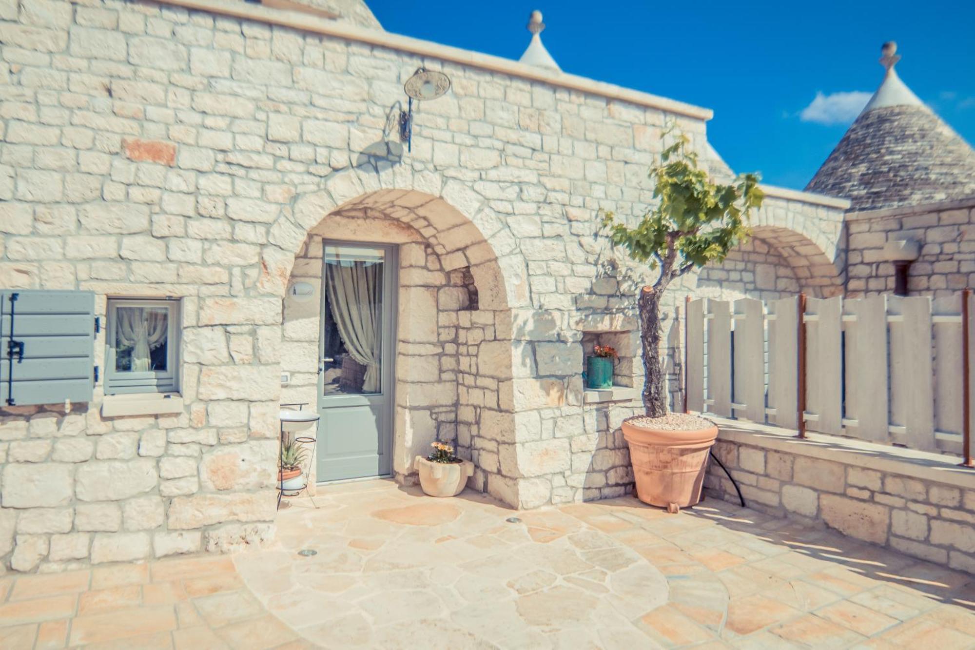 Villa Navolte Trulli E Quiete Con Piscina Locorotondo Exterior foto